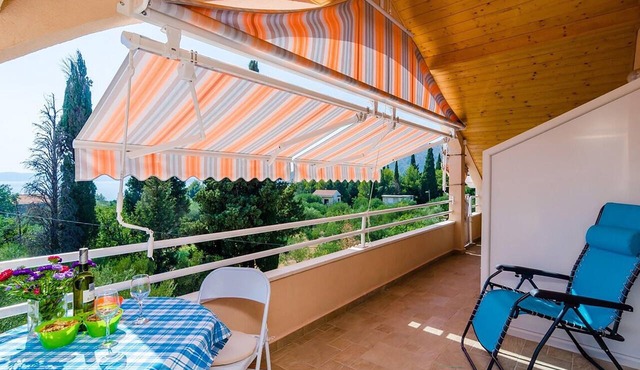Awesome apartment in Slano with house sea view in Slano