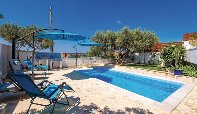 Awesome home in Barbat