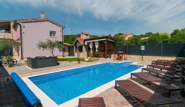 Awesome home in Hrvace in Hrvace