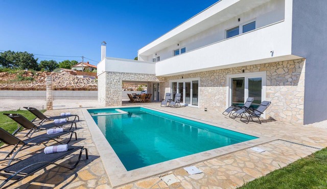 Awesome home in Jursici in Jursici