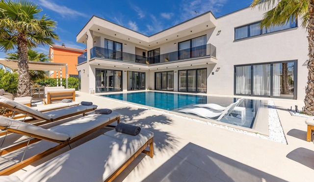 Awesome home in Kastel Stari with sauna