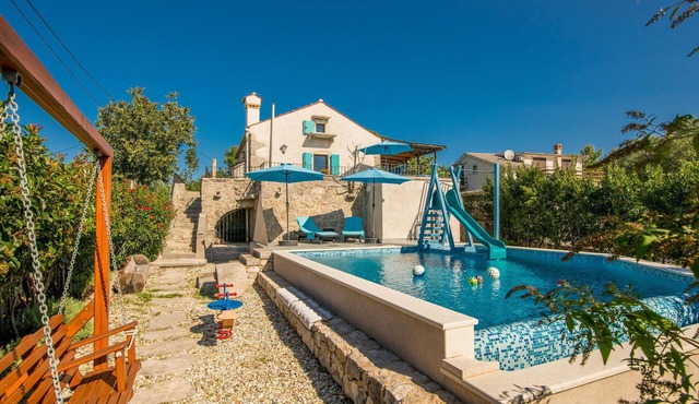 Awesome home in Kornic