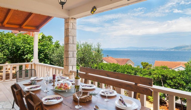Awesome home in Postira with WiFi