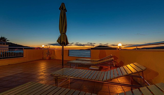 Awesome home in Razanj
