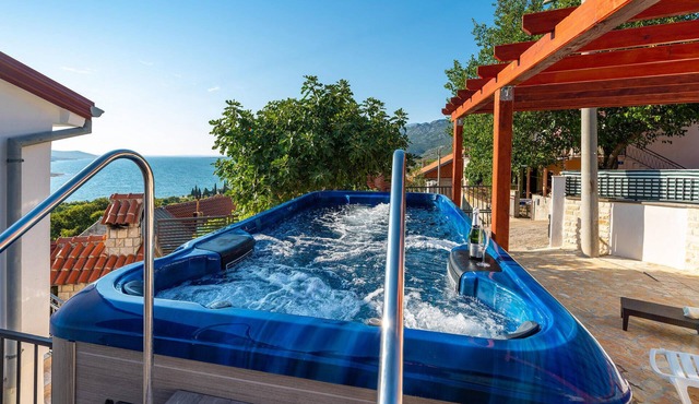 Awesome home in Rovanjska with house sea view