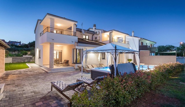 Awesome home in Stinjan in Stinjan
