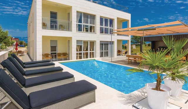 Beach front apartment in Vir