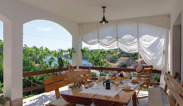 Beach front home in Grscica with house sea view in Grscica