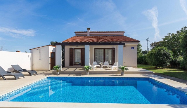 Beach front home in Pula