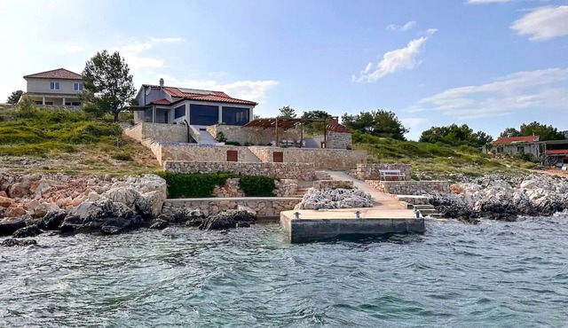 Beach front home in Tkon in Tkon