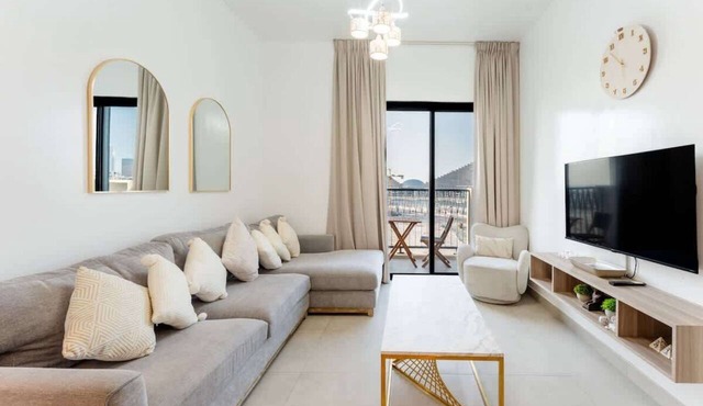Beachfront Apt with Private Beach & Pool Access in Sharjah