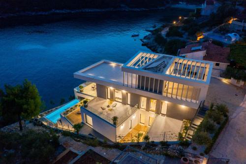 Beachfront Villa Extravaganza with Infinity Pool in Vinišće