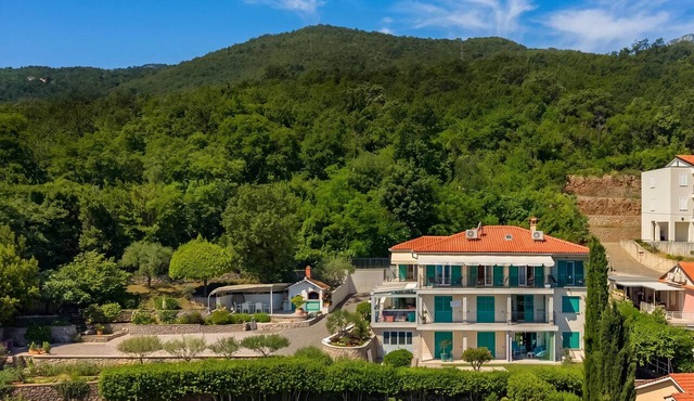Beachside Villa Mia Apartment 2, Medveja, Croatia in Medveja