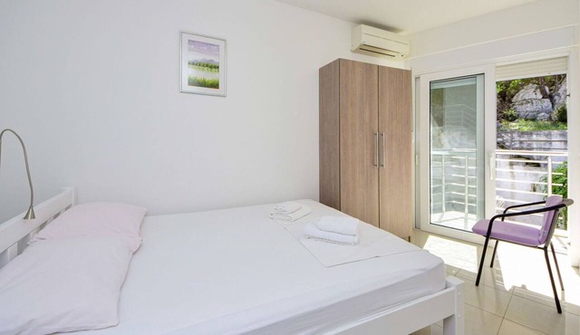 Beautiful apartment for 5 people with WIFI, A/C, TV, balcony and pets allowed