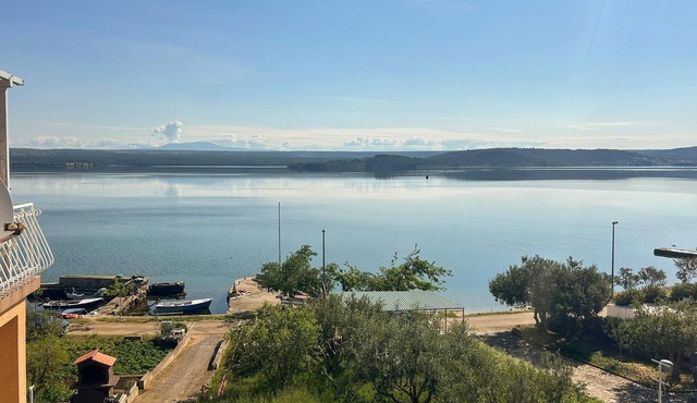 Beautiful apartment in Raslina with WiFi in Raslina