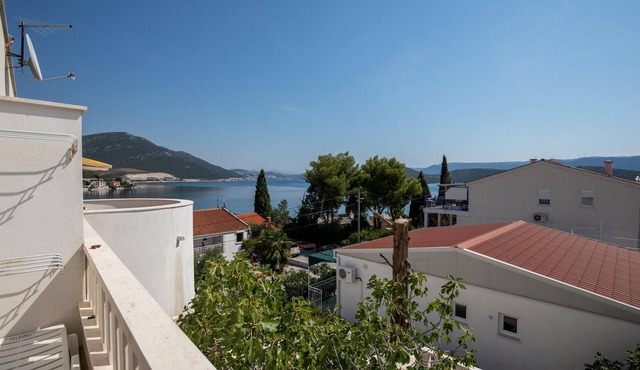 Beautiful apartment in Klek with house sea view