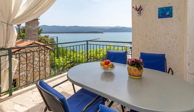 Beautiful apartment in Klek with WiFi