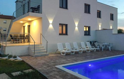 Beautiful Apartment In Umag