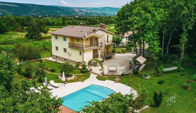 Beautiful home in Grubine