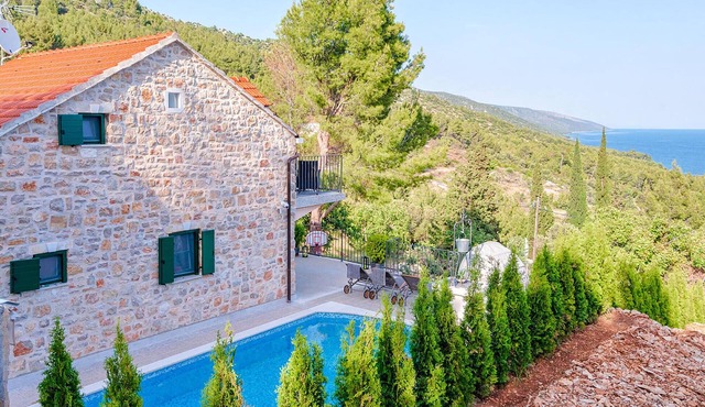 Beautiful home in Gromin Dolac with sauna