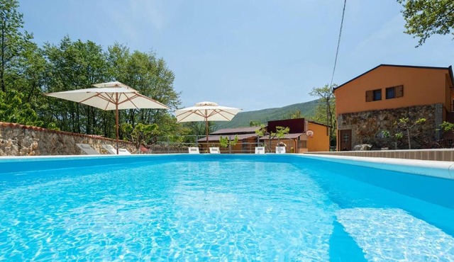 Beautiful home in Maovice with sauna in Maovice