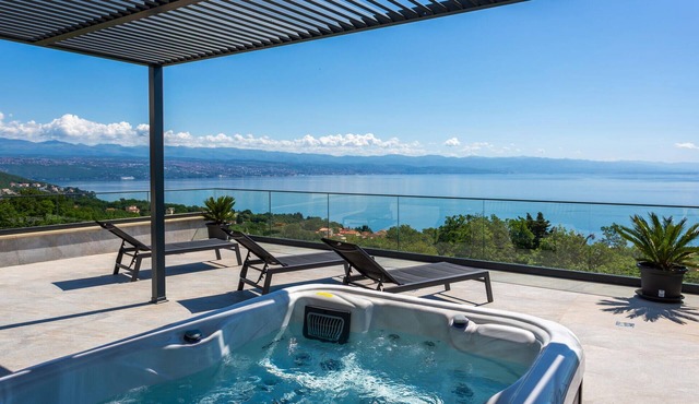 Beautiful home in Opric with WiFi in Opric