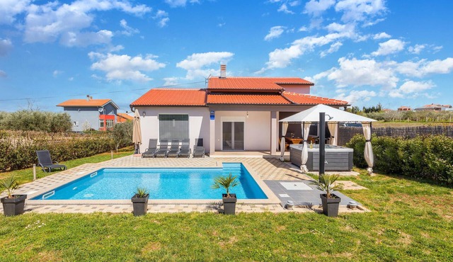 Beautiful home in Pula