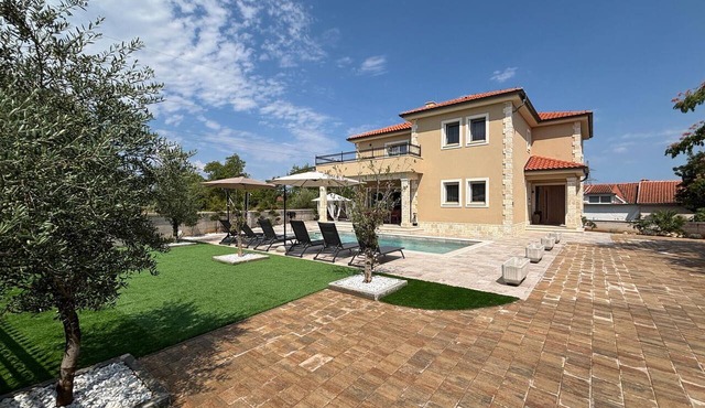 Beautiful home in Rasopasno in Rasopasno