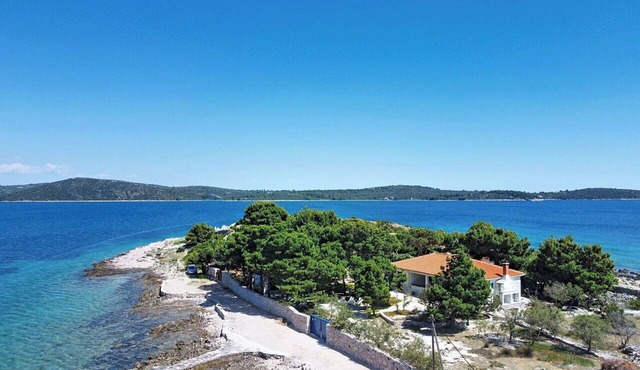 Beautiful private villa for 8 people with A/C, WIFI, TV, terrace and pets allowed