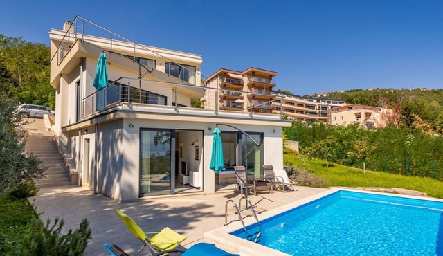 Beautiful private villa for 10 guests with WIFI, private pool, TV, terrace and pets allowed