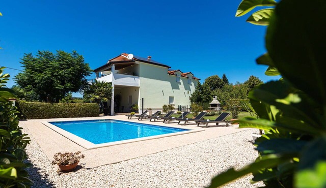 Beautiful private villa for 10 people with A/C, private pool, WIFI, TV and terrace in Jukići
