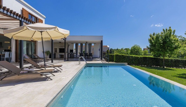 Beautiful private villa for 6 people with private pool, WIFI, A/C, TV, terrace and pets allowed