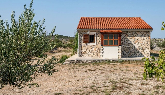 Beautiful private villa for 4 guests with WIFI, A/C, TV and terrace in Vodice