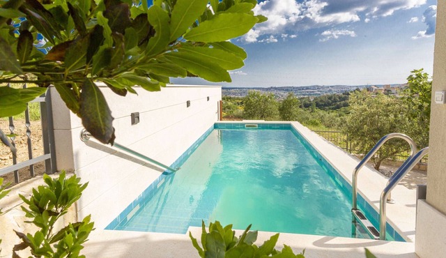 Beautiful Villa Diora in Klis