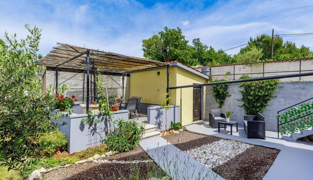 Beautiful villa for 4 guests with A/C, WIFI, TV and terrace