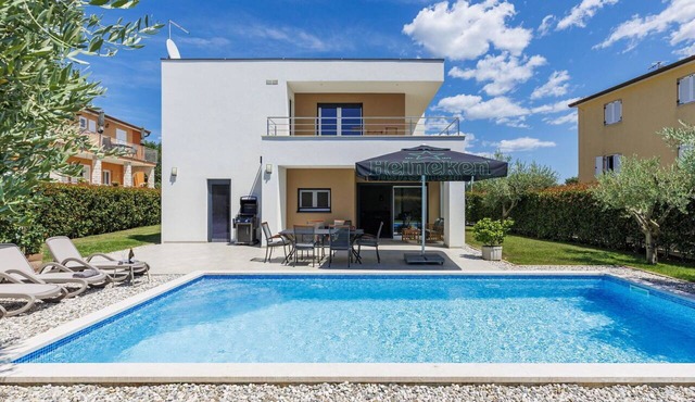 Beautiful villa for 5 people with private pool, WIFI, A/C, TV and terrace in Umag