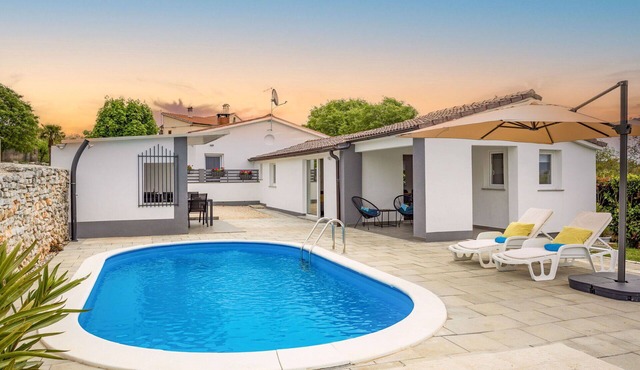Beautiful villa for 6 guests with private pool, WIFI, A/C, TV and terrace