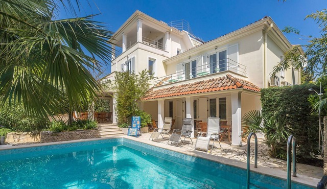 Beautiful villa in Premantura with private pool and sea view in PREMATURA