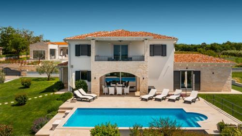 Beautiful Villa Marika with pool in Vizinada