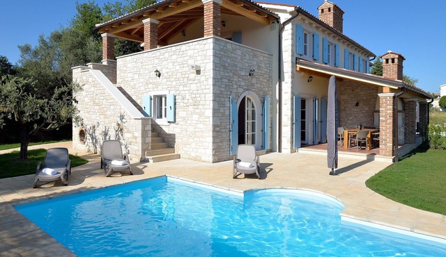 Beautiful villa, private pool, seaview, olive garden (sleeps 7-8)