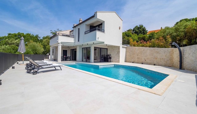 Beautiful Villa TIMES with heated pool