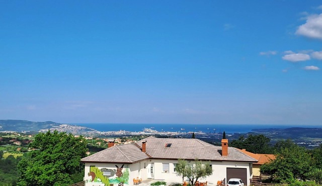 Bella Vista Retreat Apartment in Koper