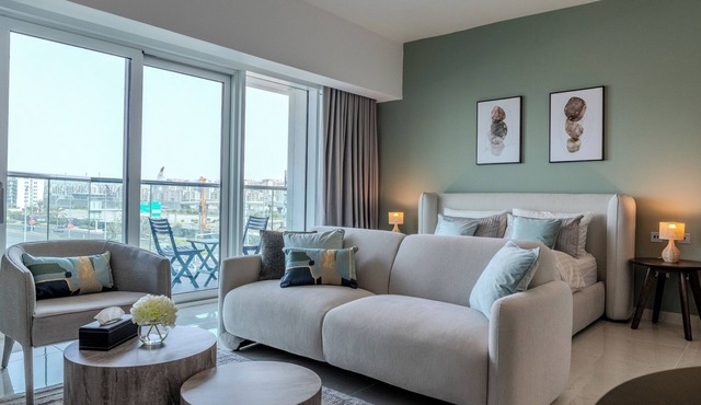 Bright Studio with Balcony, Pool & Gym – Near Yas Attractions in Abu Dhabi