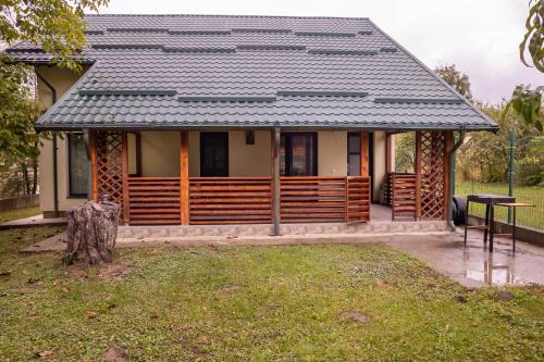 Cabana Walter Curtea de Arges with BBQ and Garden in Albestii Paminteni
