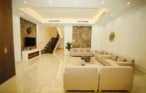 Calm Zone Luxury Private Pool 5BHK Villa in Al Ḩalāh