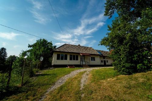 Casa Buzaiel,910 in Vama Buzaului