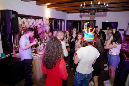 Casa Vatra Sinteului - Cu sala de evenimente de capacitate mare - Se inchiriaza integral in Sinteu