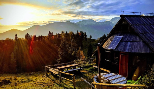 Chalet in the middle of the mountains with sauna and hot tub in Stahovica