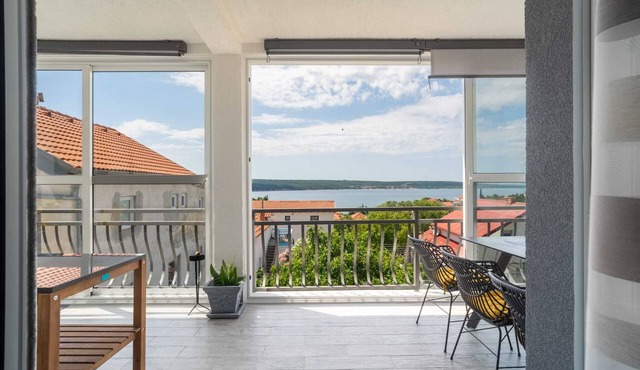 Charming 2-bedroom apartment with stunning sea view, in beautiful Gornji Karin