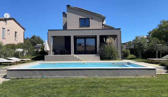 Charming 3-bedroom villa with AC and WiFi in fantastic Pula